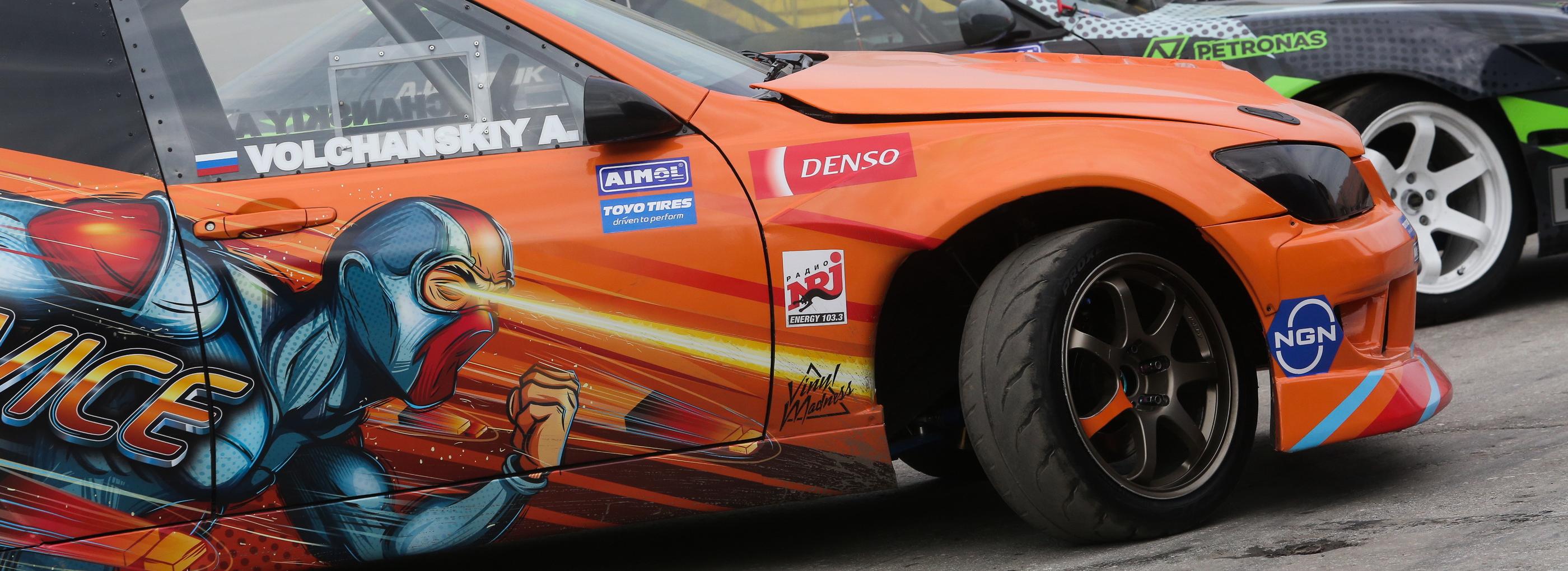 Афиша выходных: мокрый дрифт, путешествие в прошлое и концерты в парках