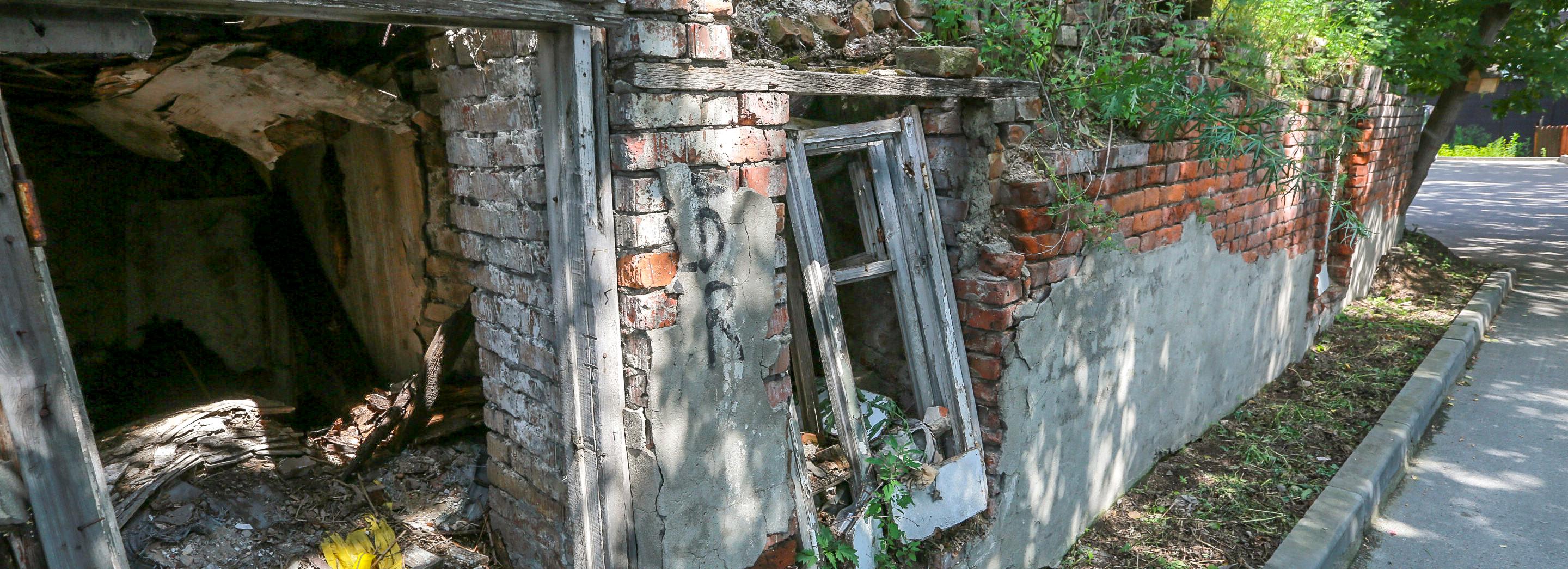 Сгоревший дом с мезонином на Фабричной должны восстановить до 2027 года