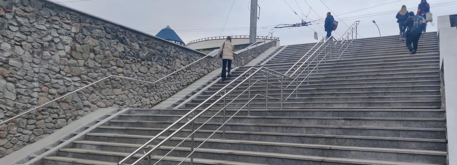 Ремонт многострадальной лестницы на Речном подошёл к концу