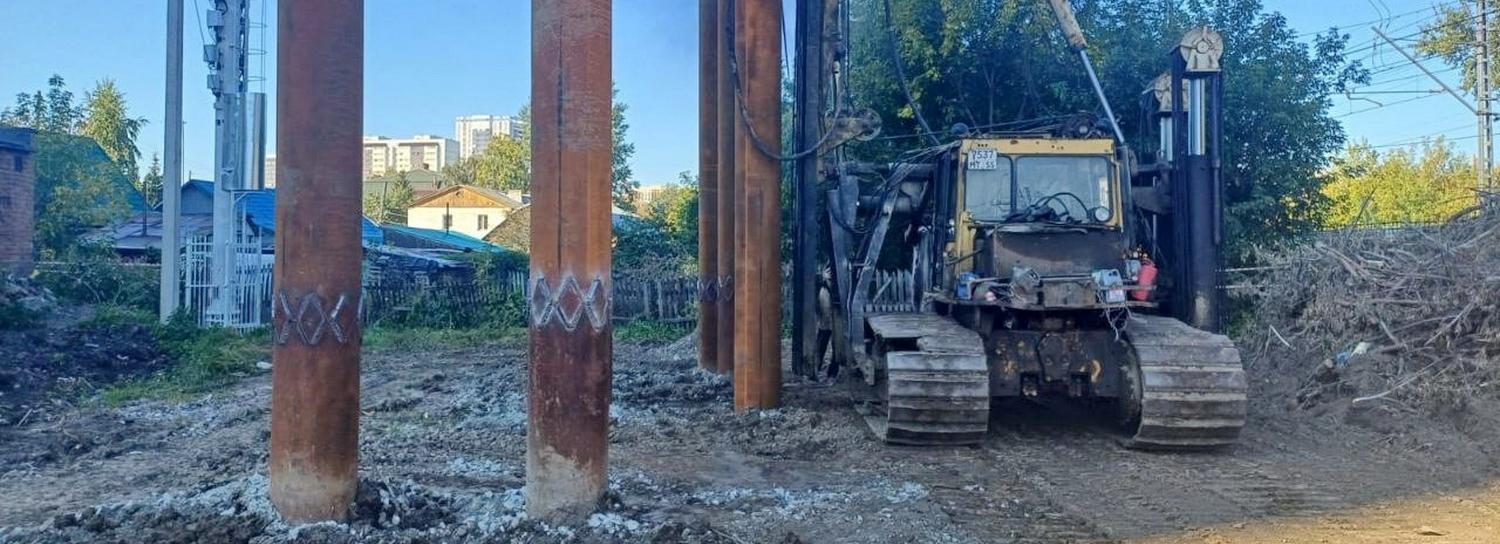 Гаражи сносят для стройки пешеходного моста через Транссиб в Новосибирске