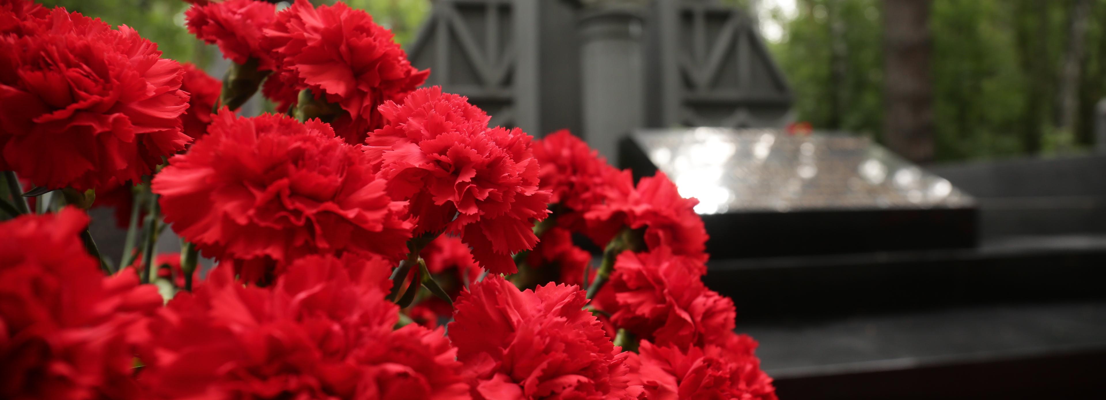 Память известных новосибирцев почтили в День города