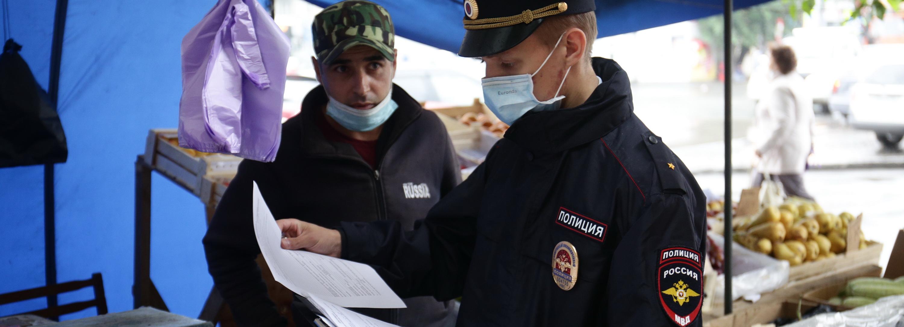 Тут вам не место: торговца фруктами без документов выдворили с Ватутина