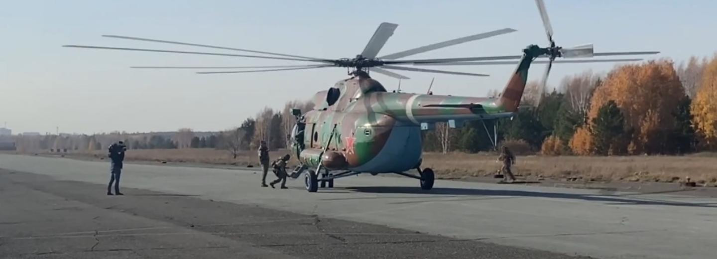 Спуск из вертолёта без парашютов отработал новосибирский спецназ