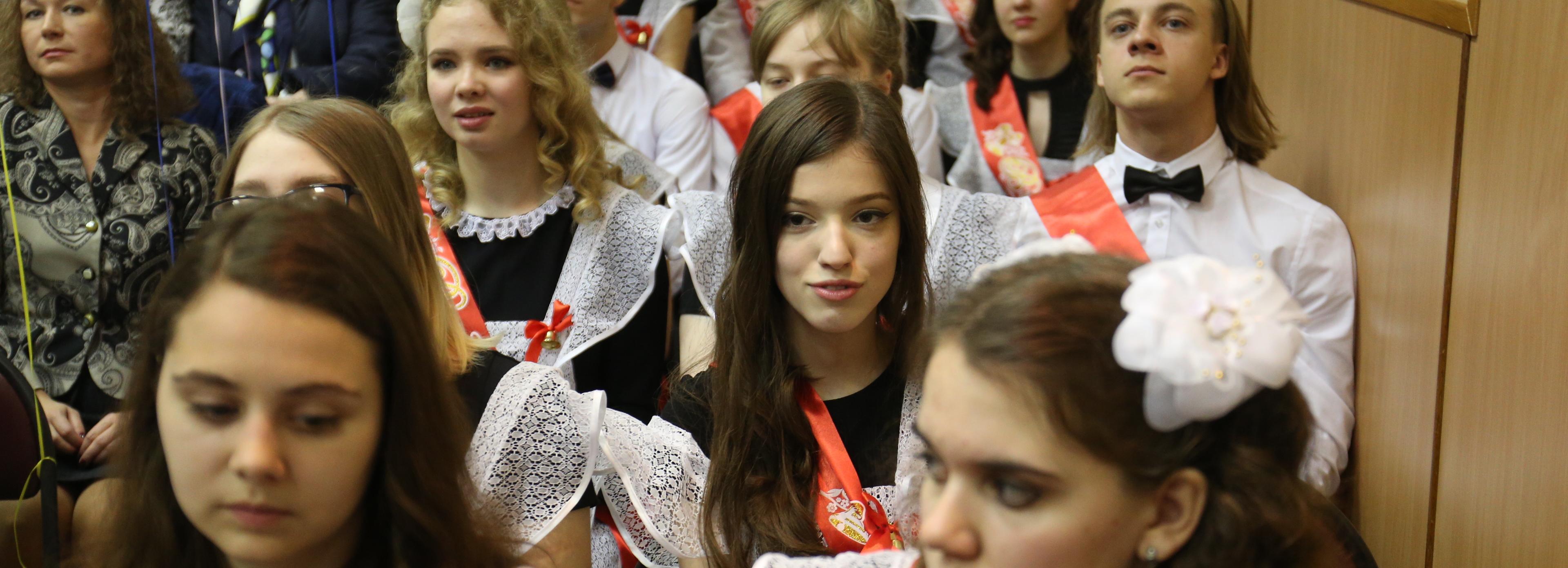 Названы даты последних звонков, ЕГЭ и выпускных в Новосибирске