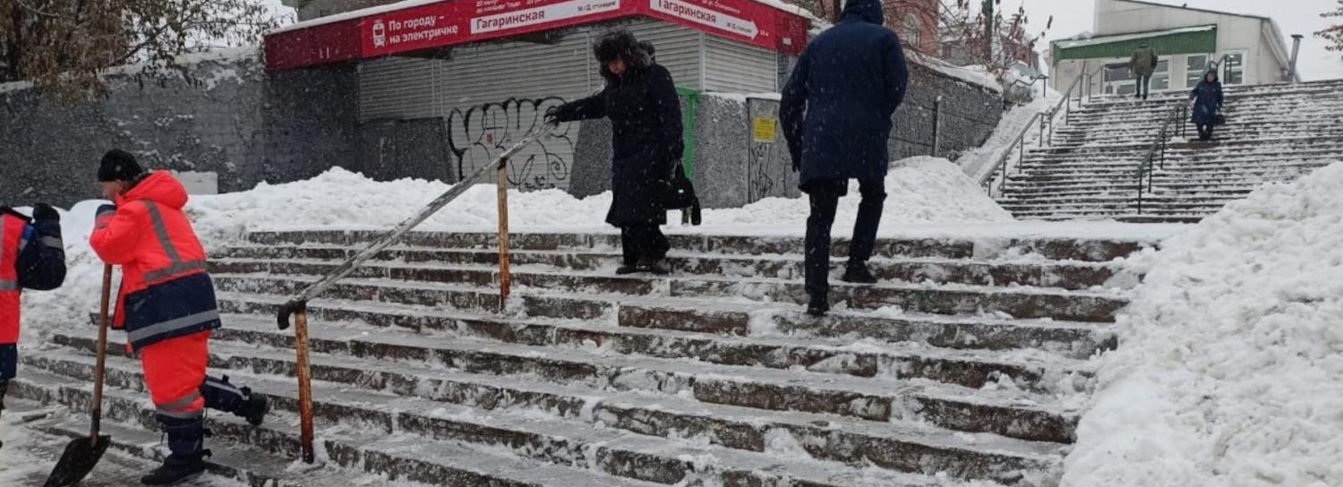 ДЭУ приступили к расчистке второстепенных дорог Новосибирска