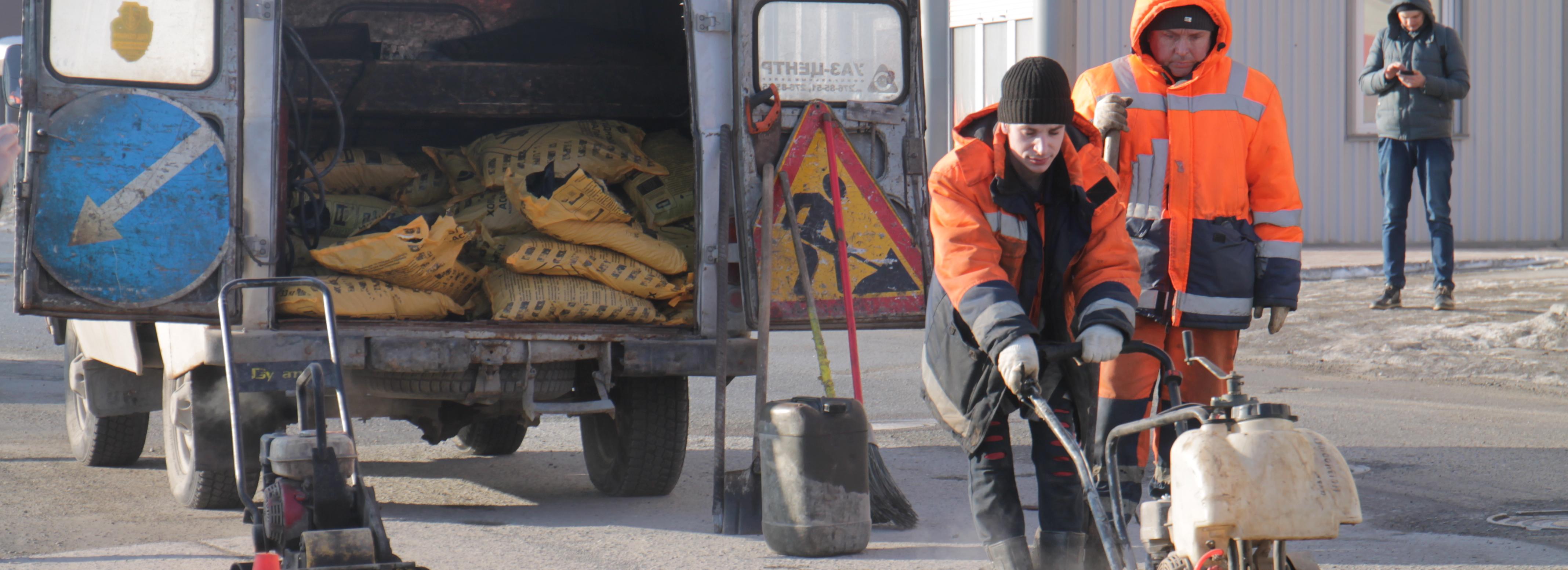 Мэр поручил увеличить объёмы ямочного ремонта дорог в Новосибирске