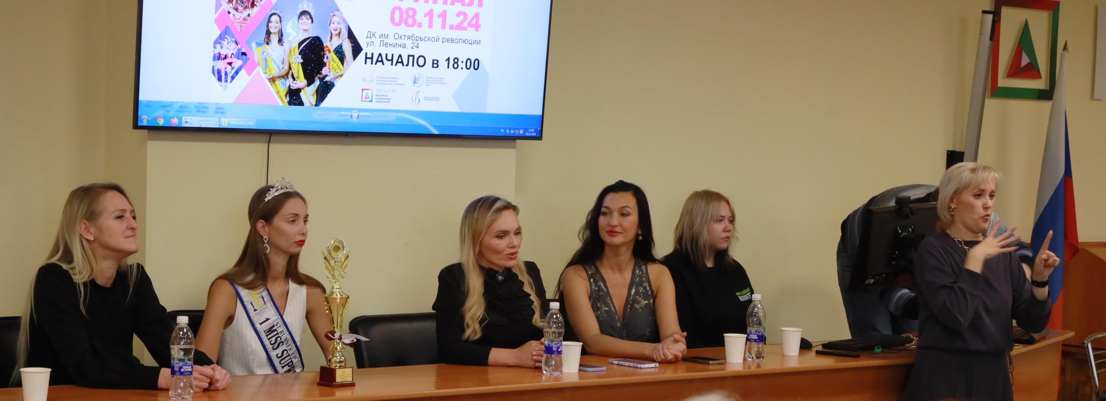 Носить каблуки и помаду: шоу «Тихая красота» стартовало в Новосибирске