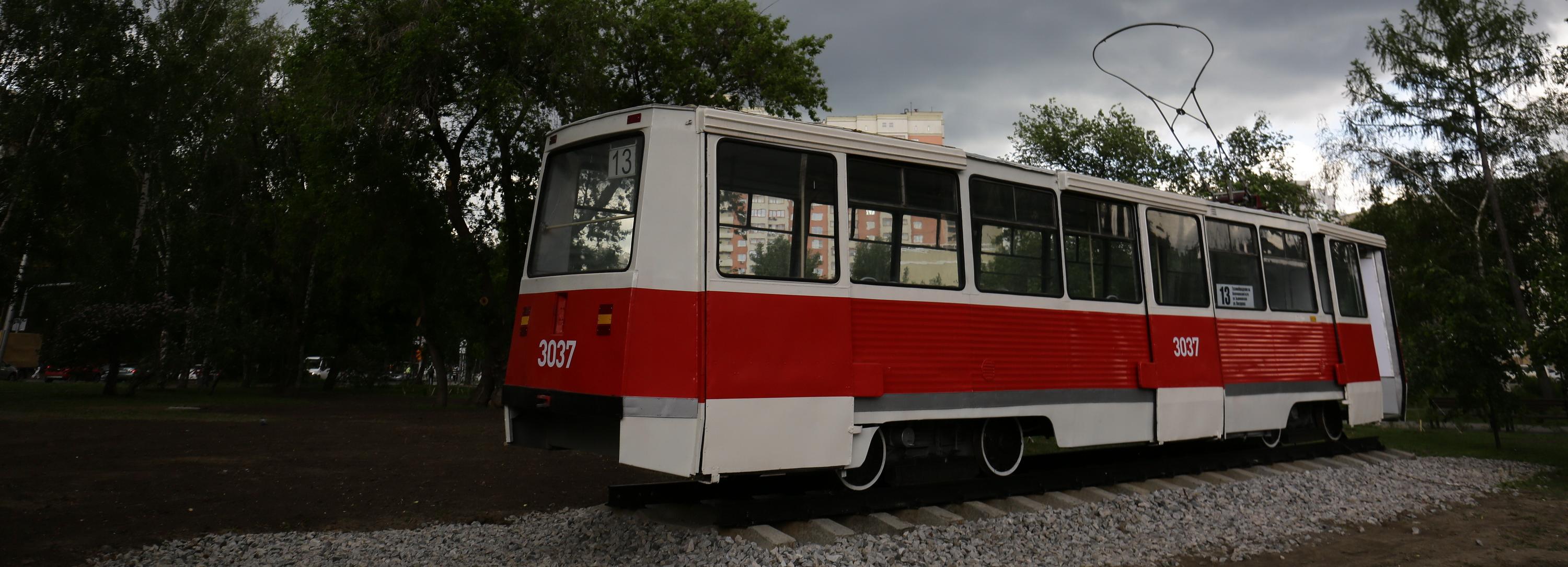 Как буксировали трамвай №13 до НОВАТа — уникальные ночные кадры