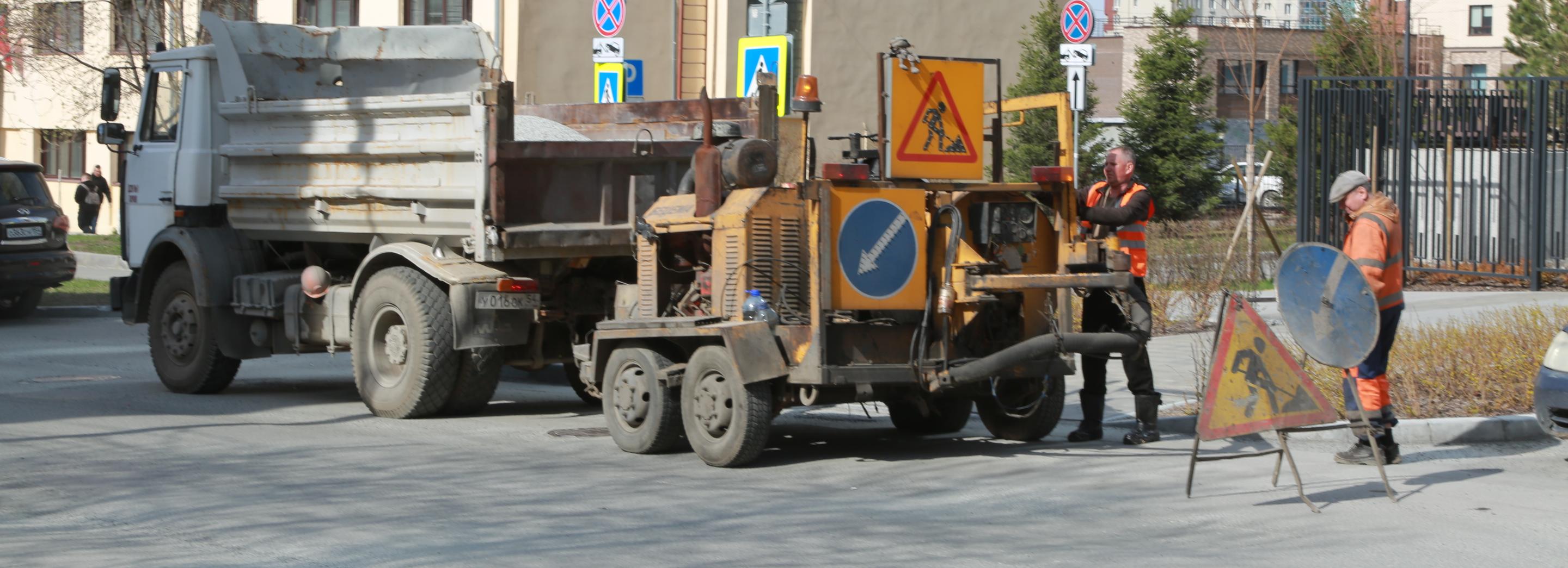 Масштабный ямочный ремонт развернули на десятках улиц Новосибирска