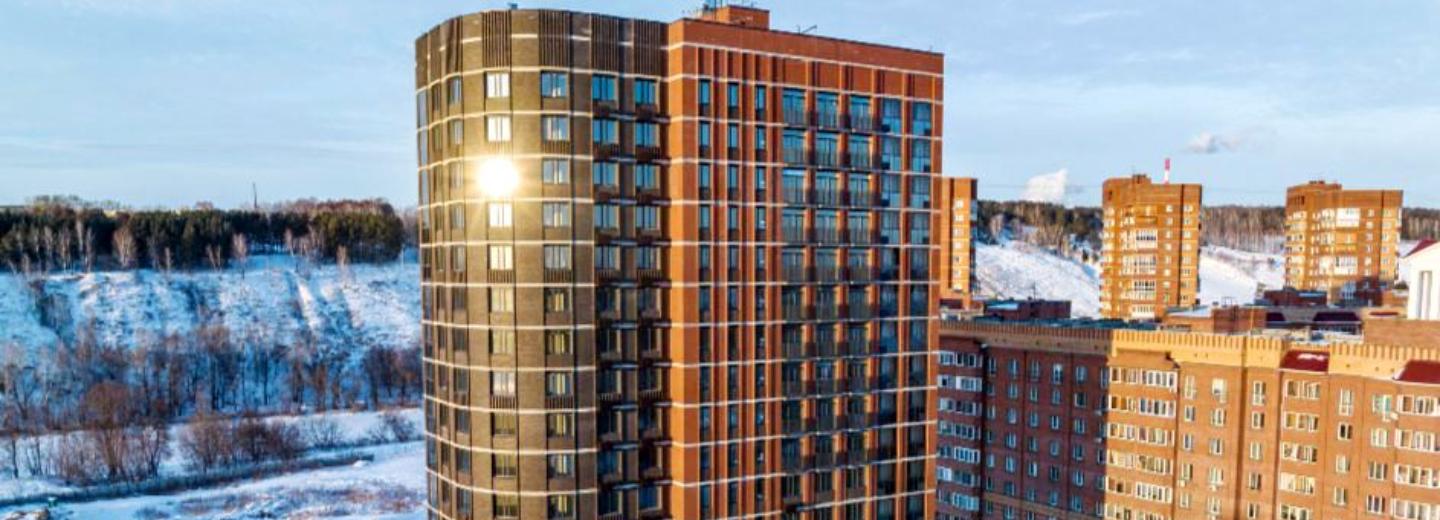 Кирпичную 18-этажку на 136 квартир достроили в Первомайке