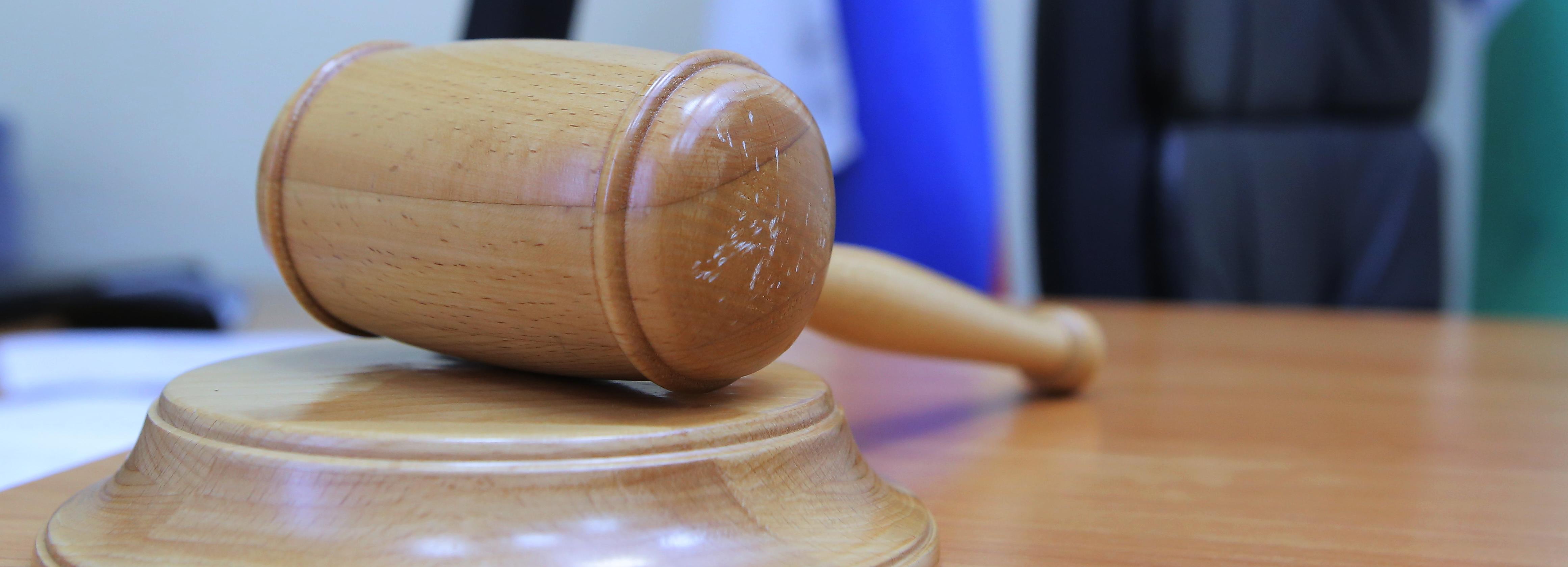 Суд не смог вернуть профессору 1,4 миллиона из-за смерти дроппера