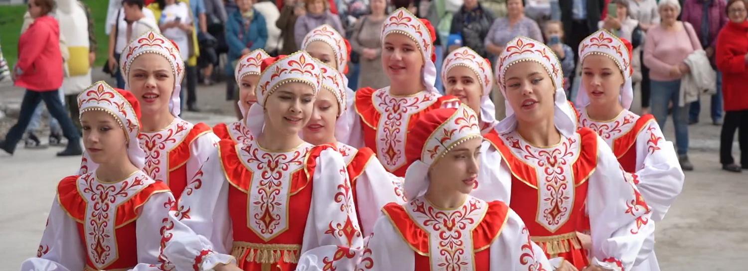 Тысячу новосибирцев собрала ярмарка соцуслуг у ДК «Металлург»