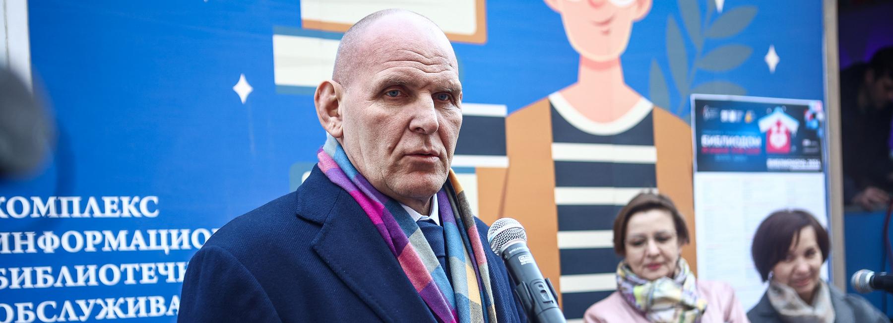 Литературный бал и стихи от Карелина: как прошла Библионочь-2024