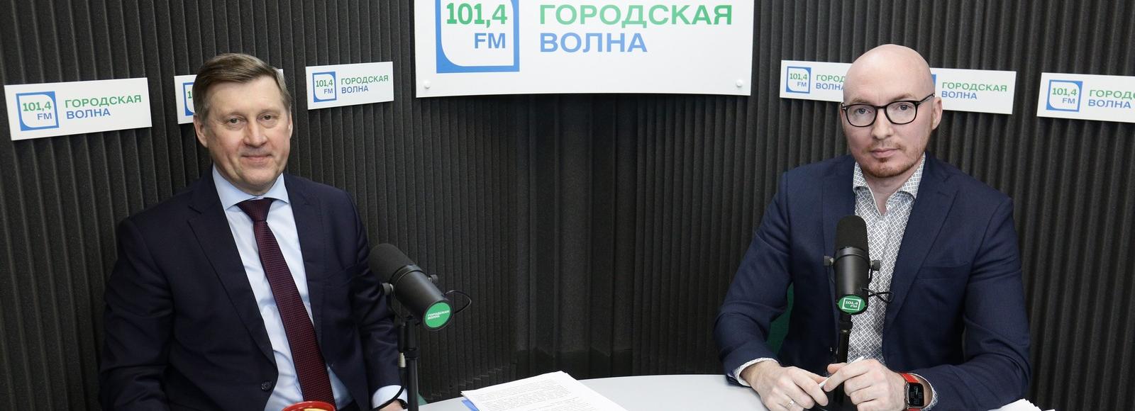 Мэр отвечает: дистанционка в школах, конкурс снежинок и бродячие собаки