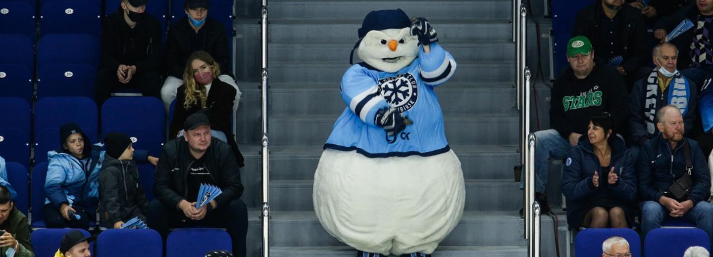 Хоккейный клуб «Сибирь» отправил Снеговика в отставку