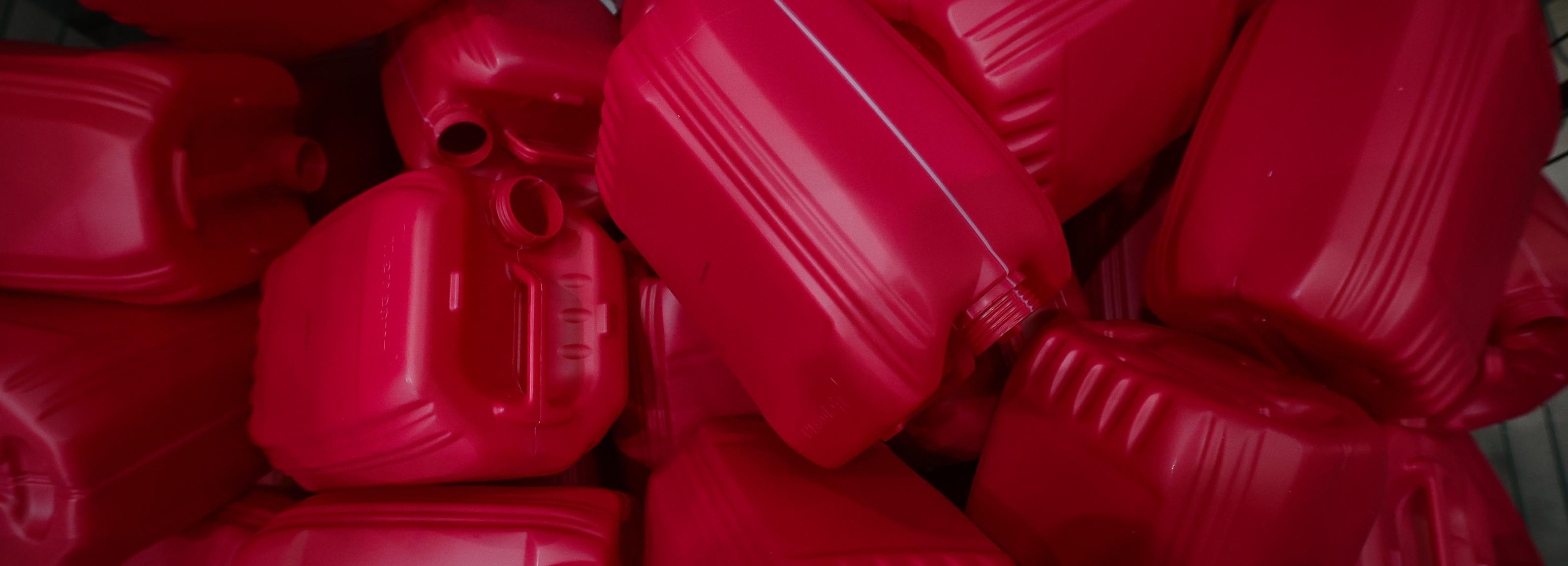 Как в Новосибирске производят канистры: фоторепортаж с завода