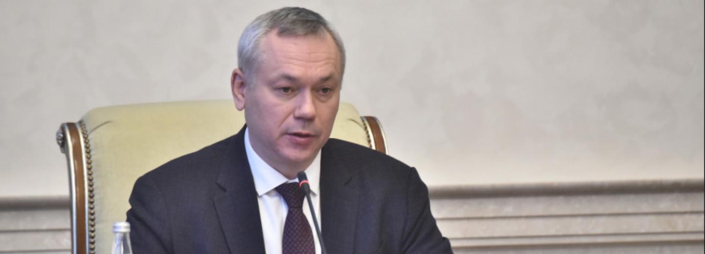 Губернатор Андрей Травников в новогодние каникулы лепит пельмени