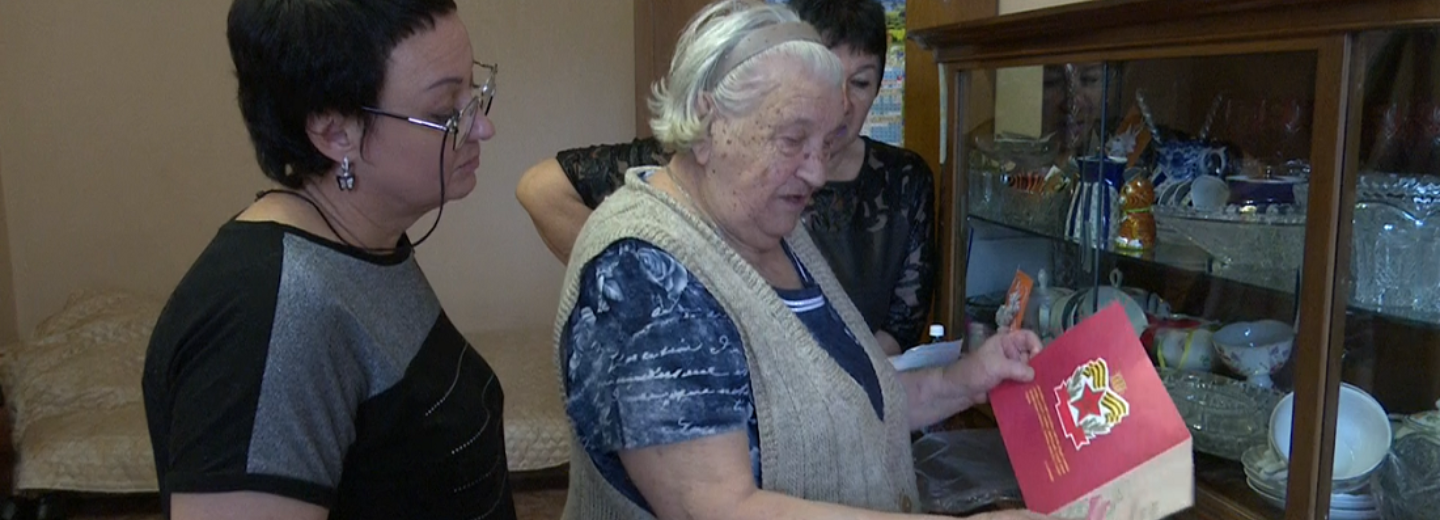 Купить продукты и поговорить: как ТОСы помогают одиноким старикам