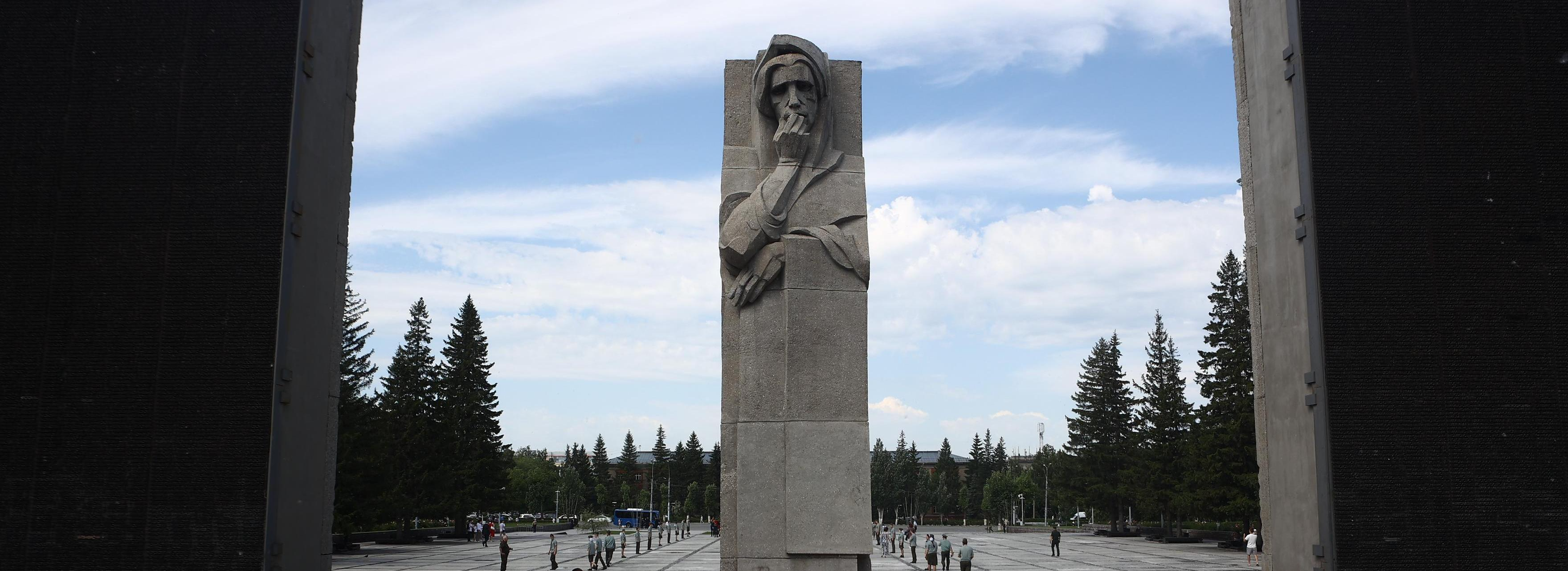 На Монументе Славы отремонтируют покрытие из мозаичных плит