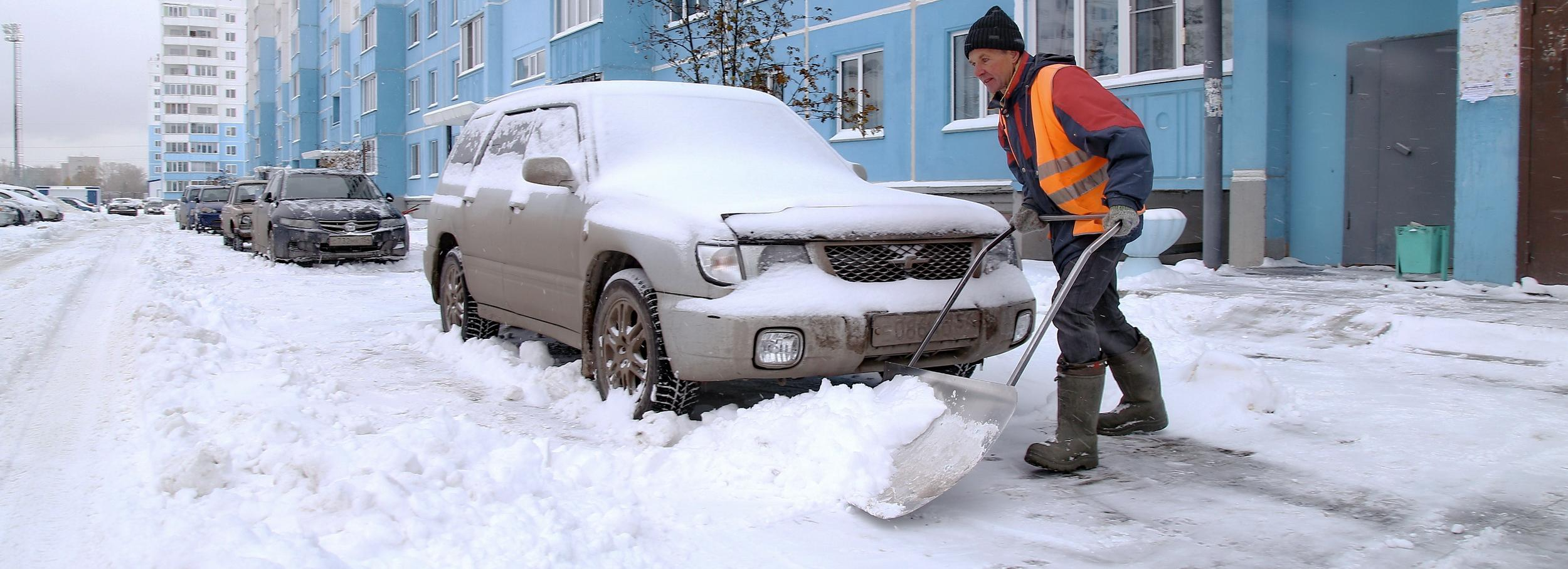 Дефицит дворников обострился в Новосибирской области