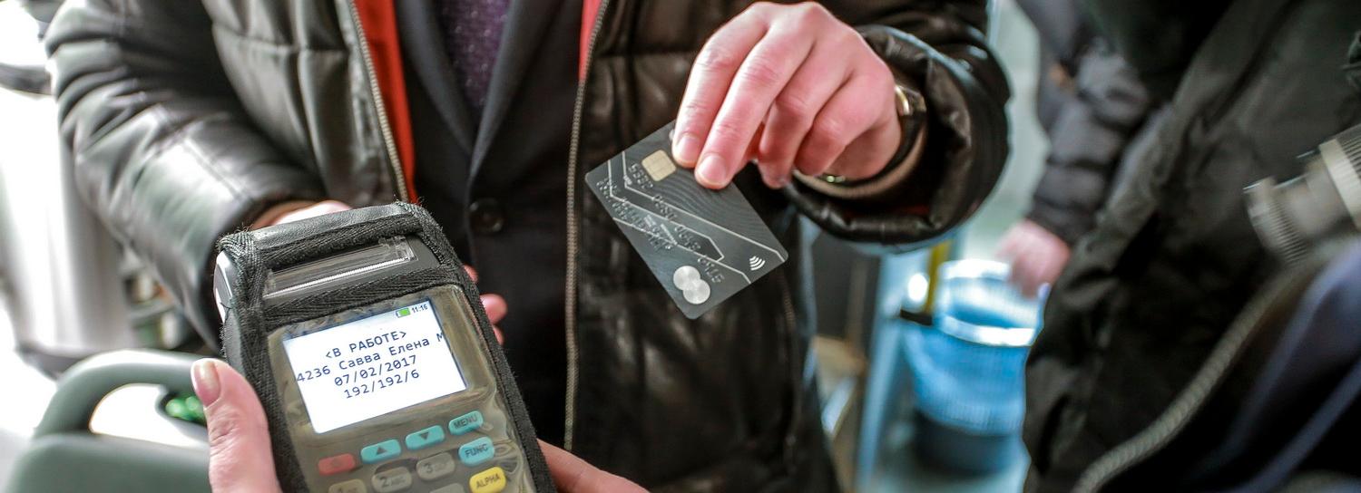 Почему в Новосибирске из трамваев и троллейбусов исчезли кондукторы