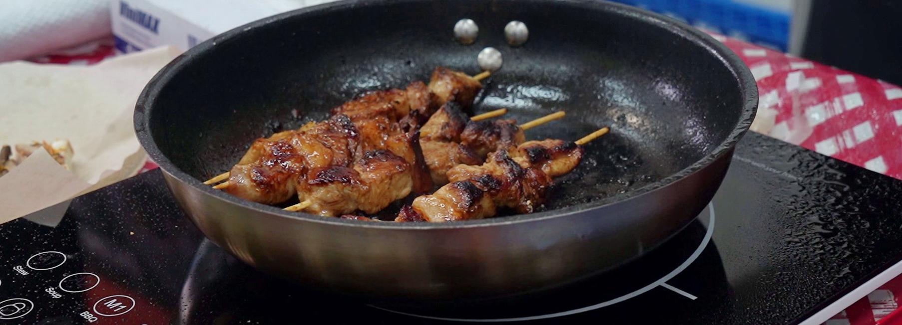 Брускетту, брошет и шашлык научили готовить на ярмарке в Новосибирске