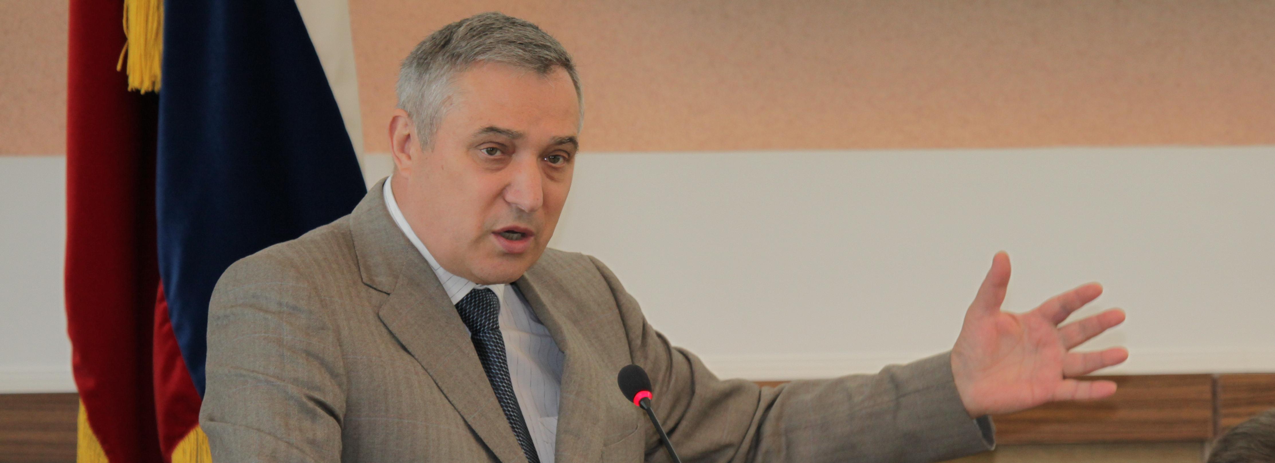 Память Квашнина хотят увековечить на здании полпредства в Новосибирске