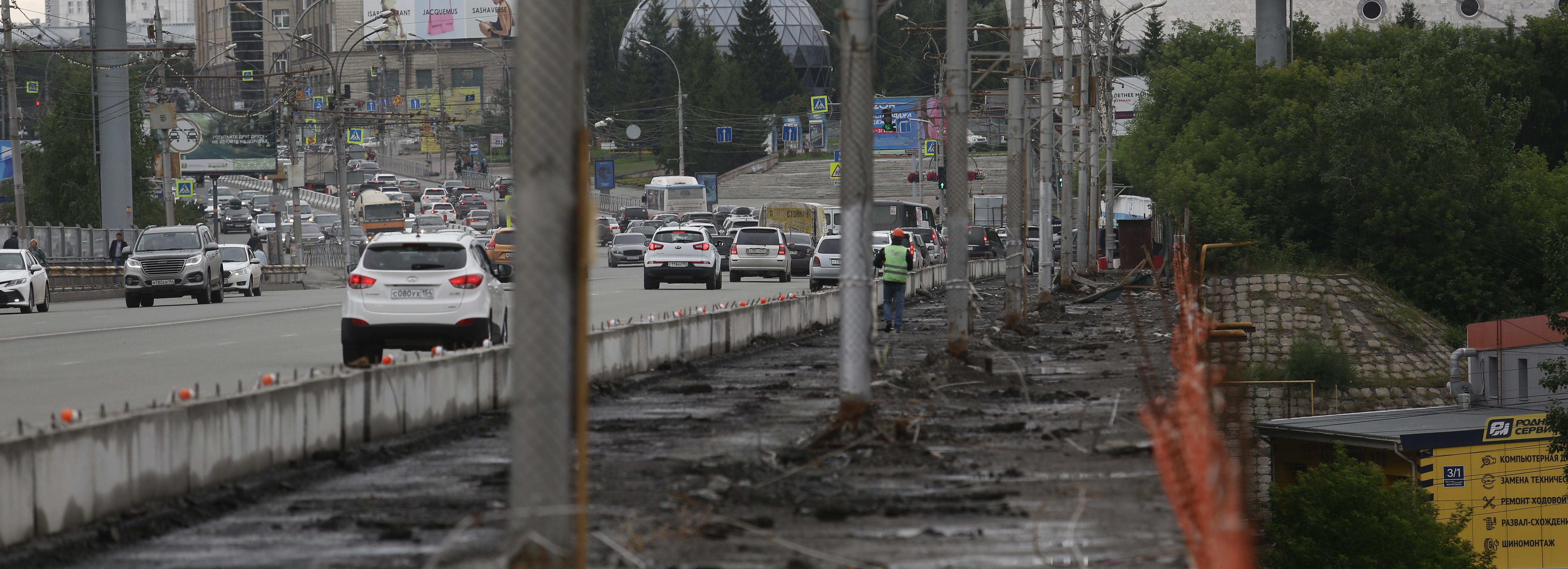Деформационный шов затянул ремонт моста на Октябрьской магистрали