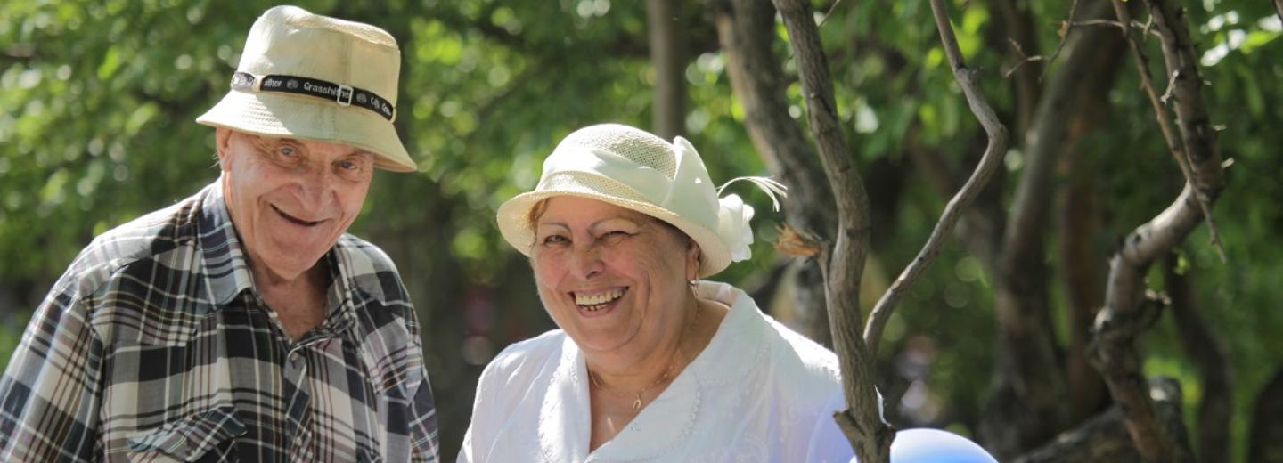 Новосибирцы рассказали, сколько тратят на помощь родителям