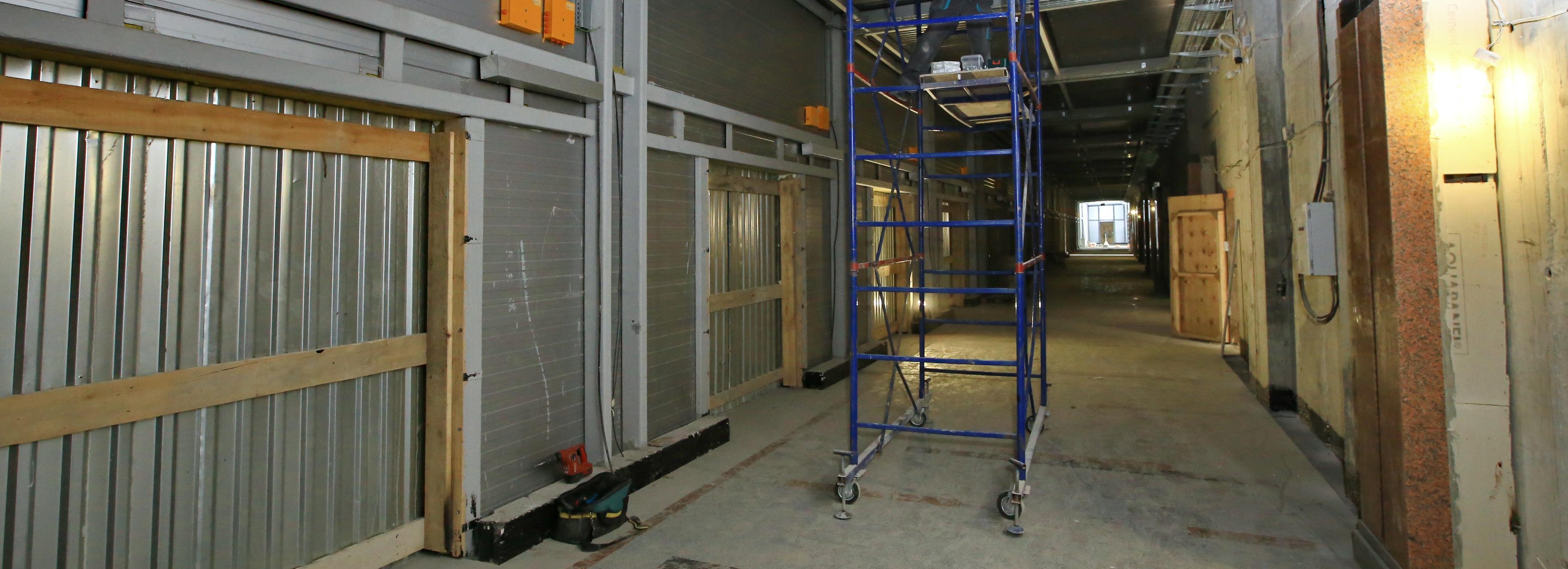 На станции метро «Спортивная» появились первые раздвижные двери