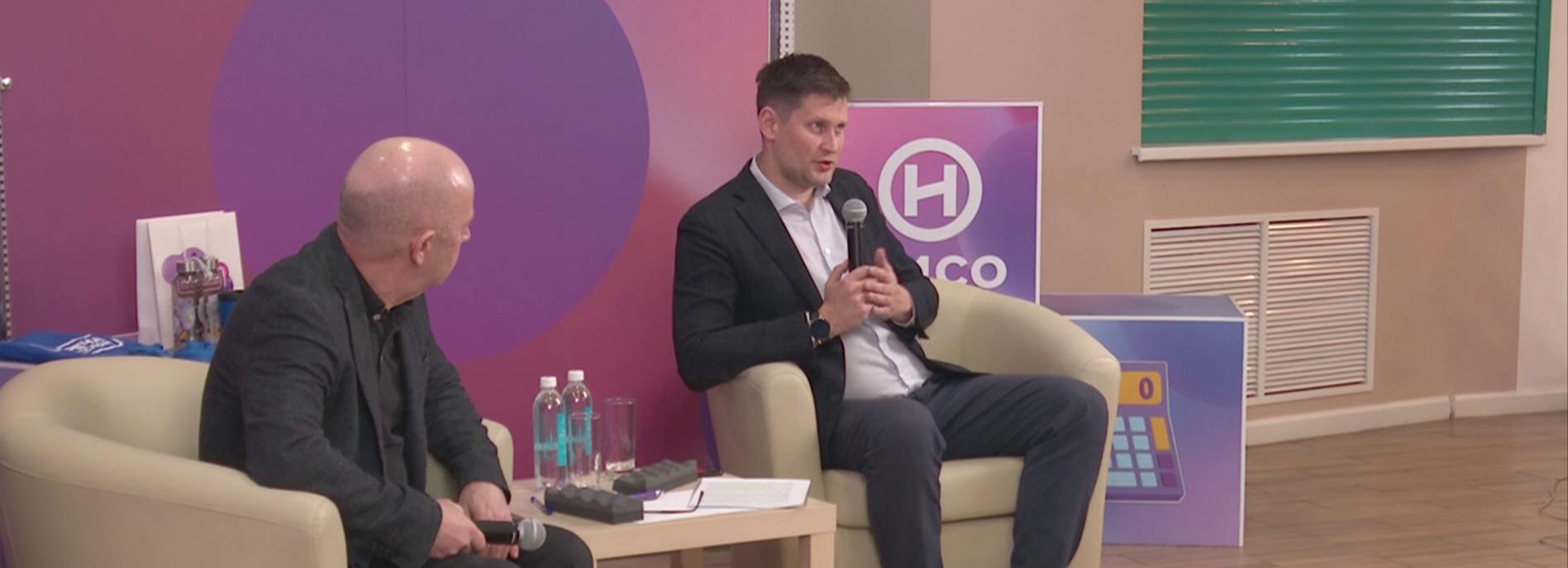 Министр Васильев за чашкой чая обсудил инновации с подростками