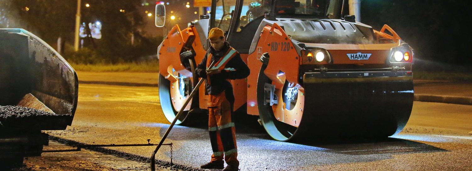 В Новосибирске начали заделывать ямы на дорогах на областные деньги