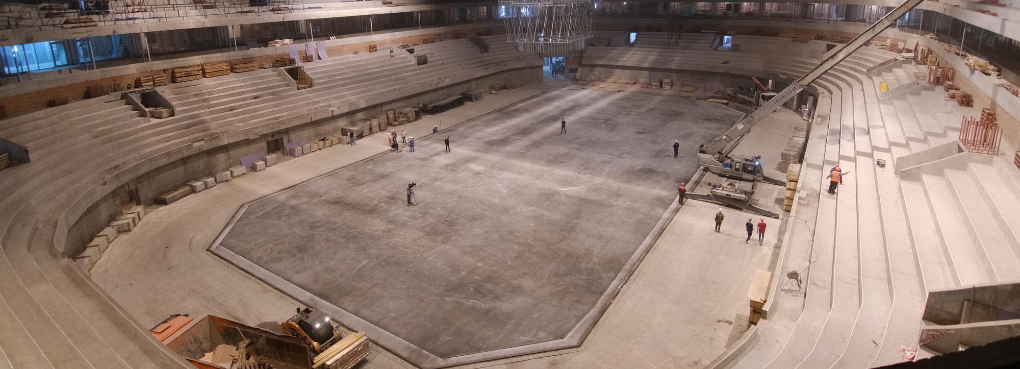 Лёд начали заливать на большой арене нового ЛДС в Новосибирске