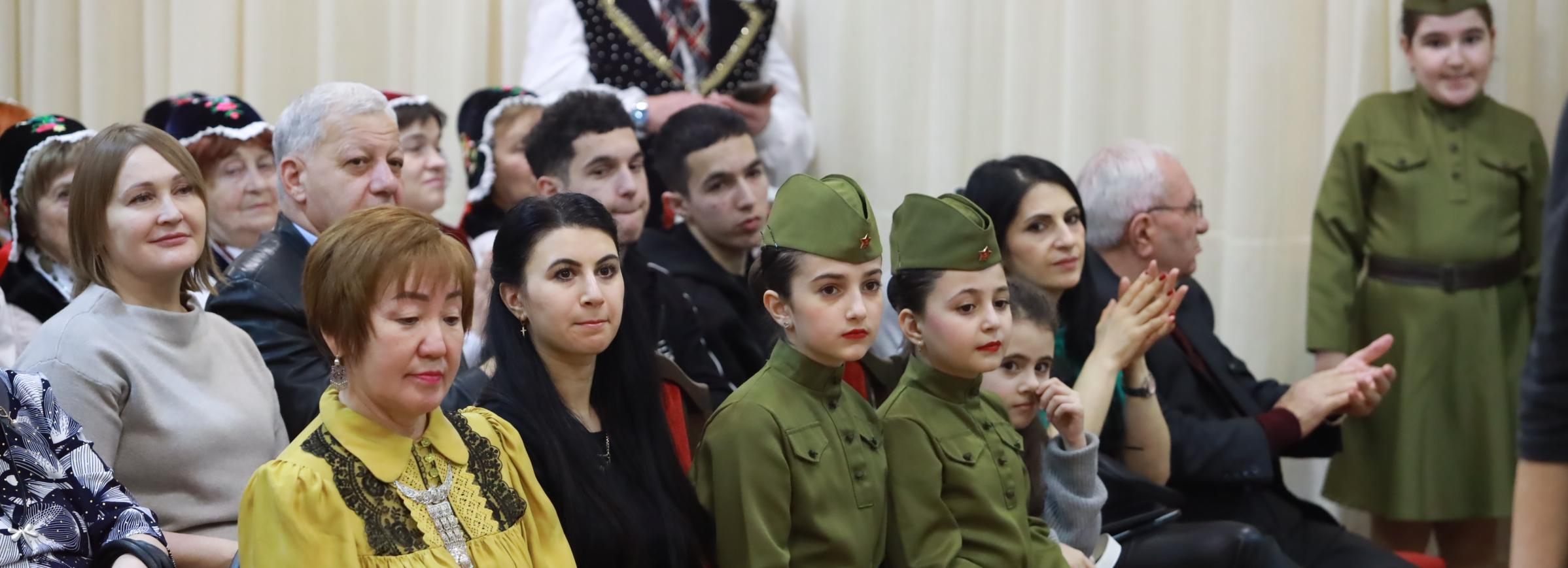 Говорить на якутском и немецком научили новосибирцев ко Дню родного языка