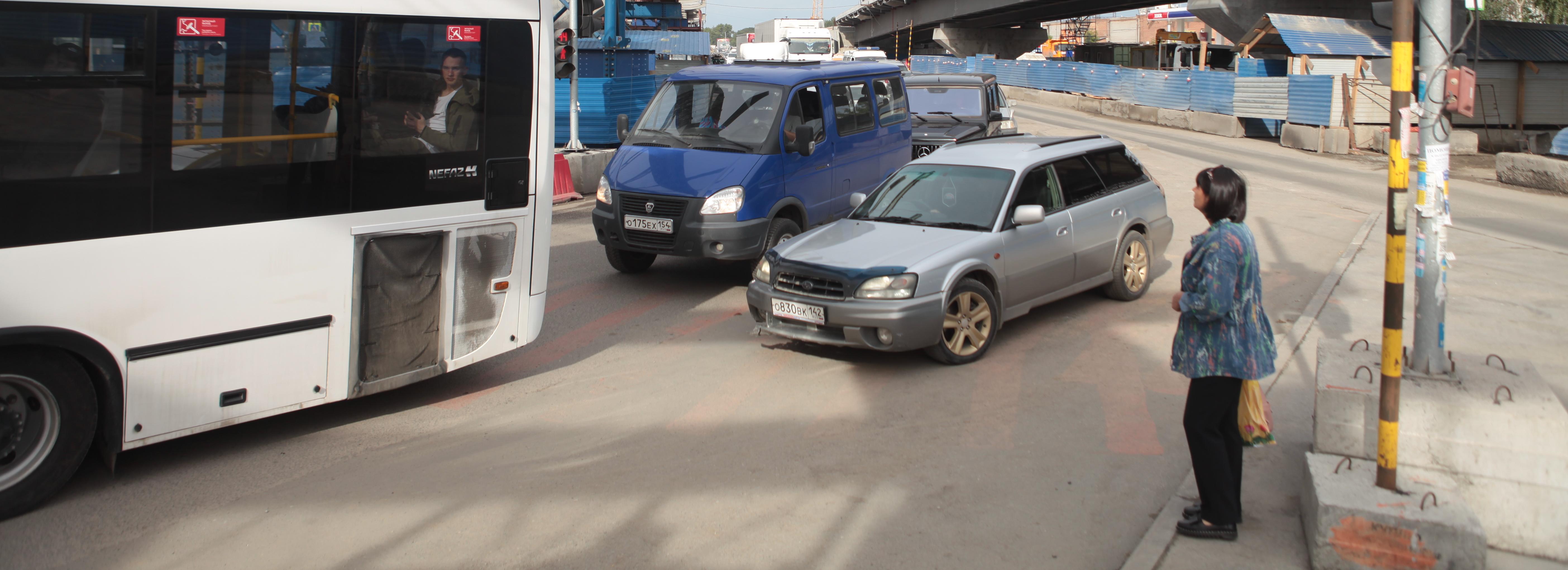 Водителей предупредили о закрытии проезда по Широкой к площади Труда