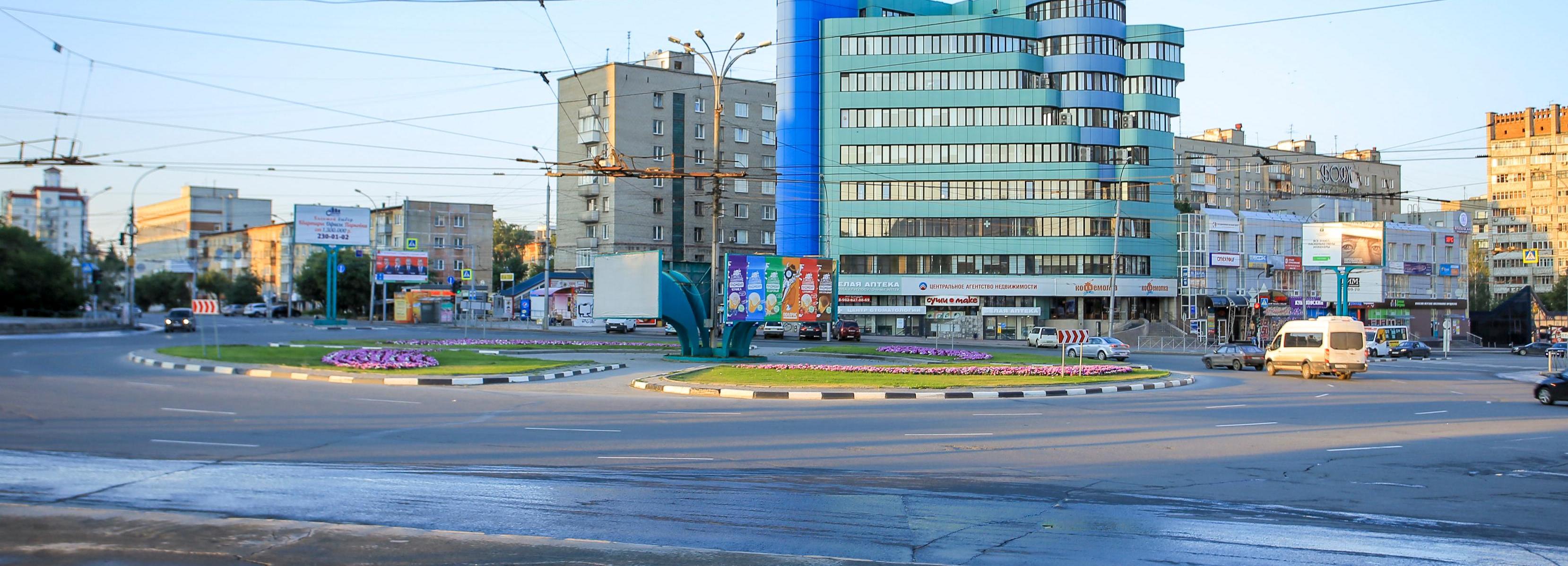 Облака из серых спирей украсили транспортные развязки в Новосибирске