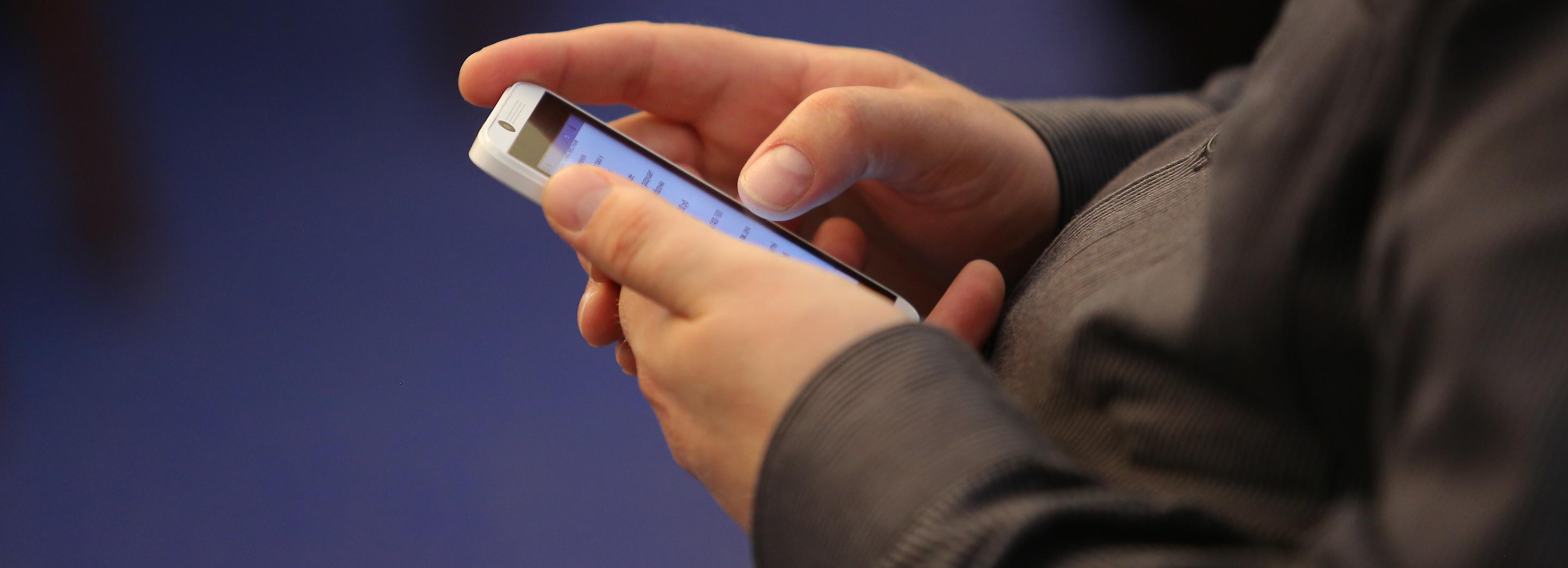 Самозапрет на оформление SIM-карт можно установить в МФЦ в Новосибирске