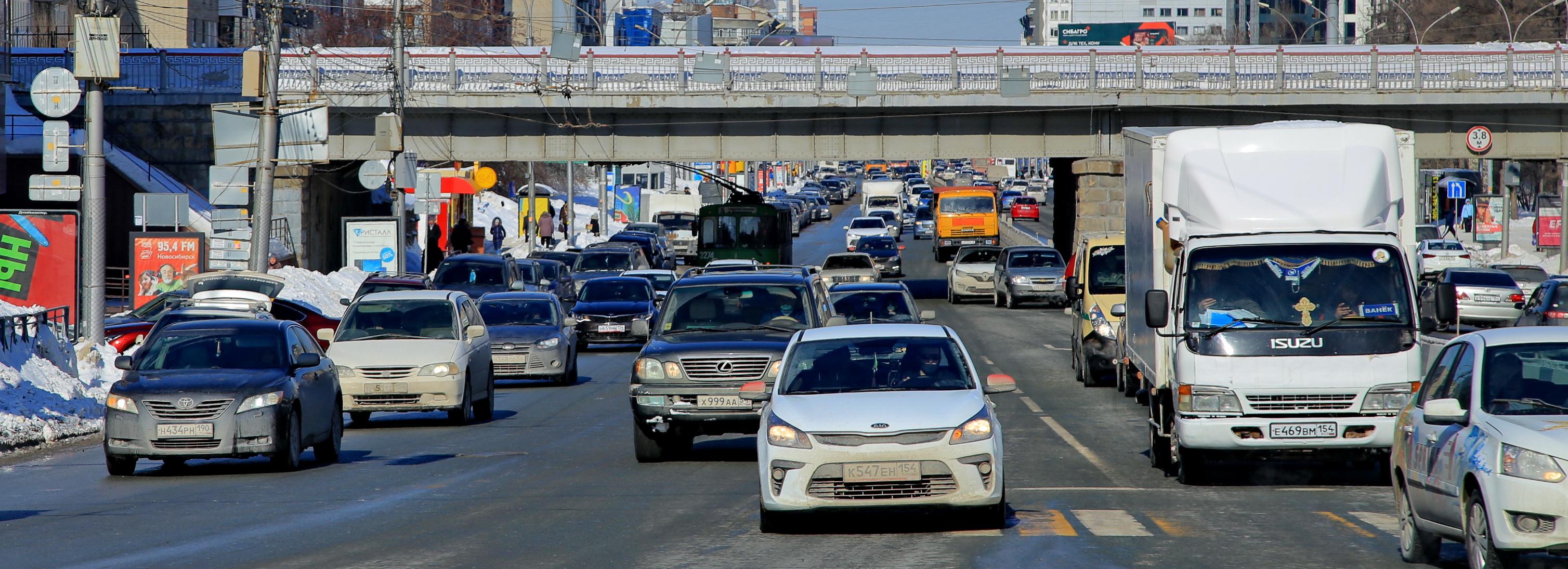Большегрузам запретят ездить под путепроводом у метро «Гагаринская»
