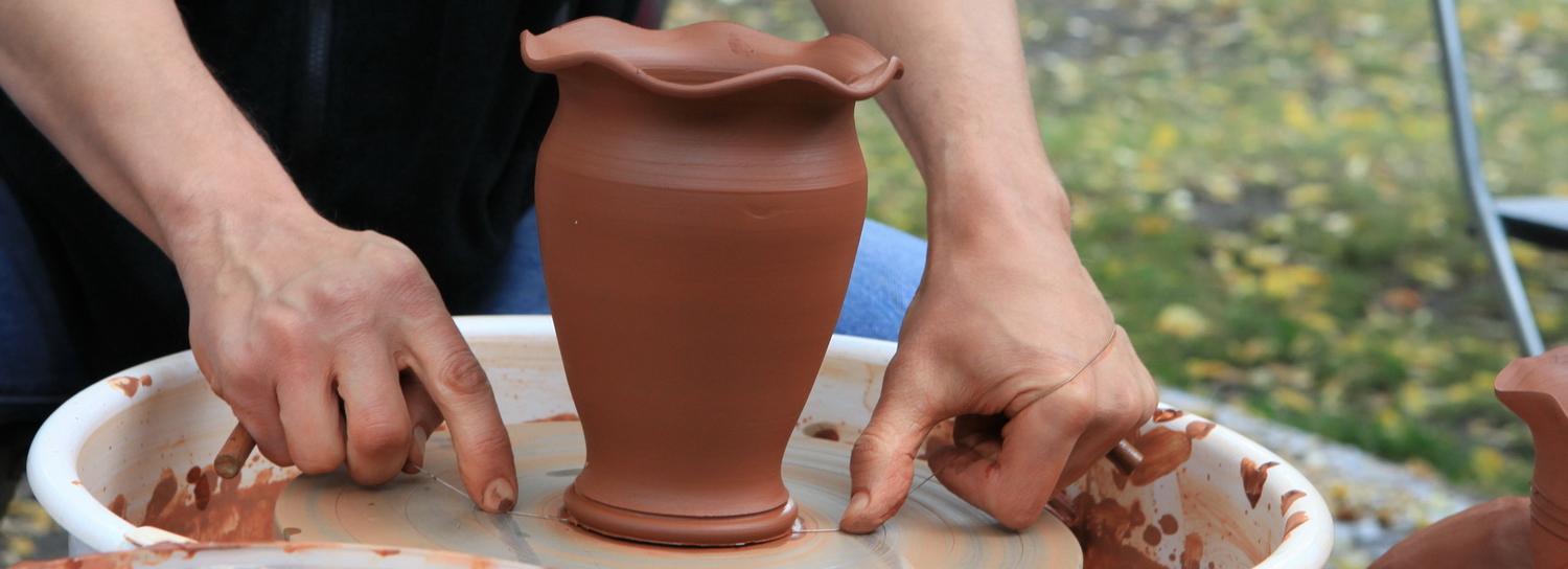 «Абилимпикс»: резчики по дереву и гончары показали мастерство в НГТУ