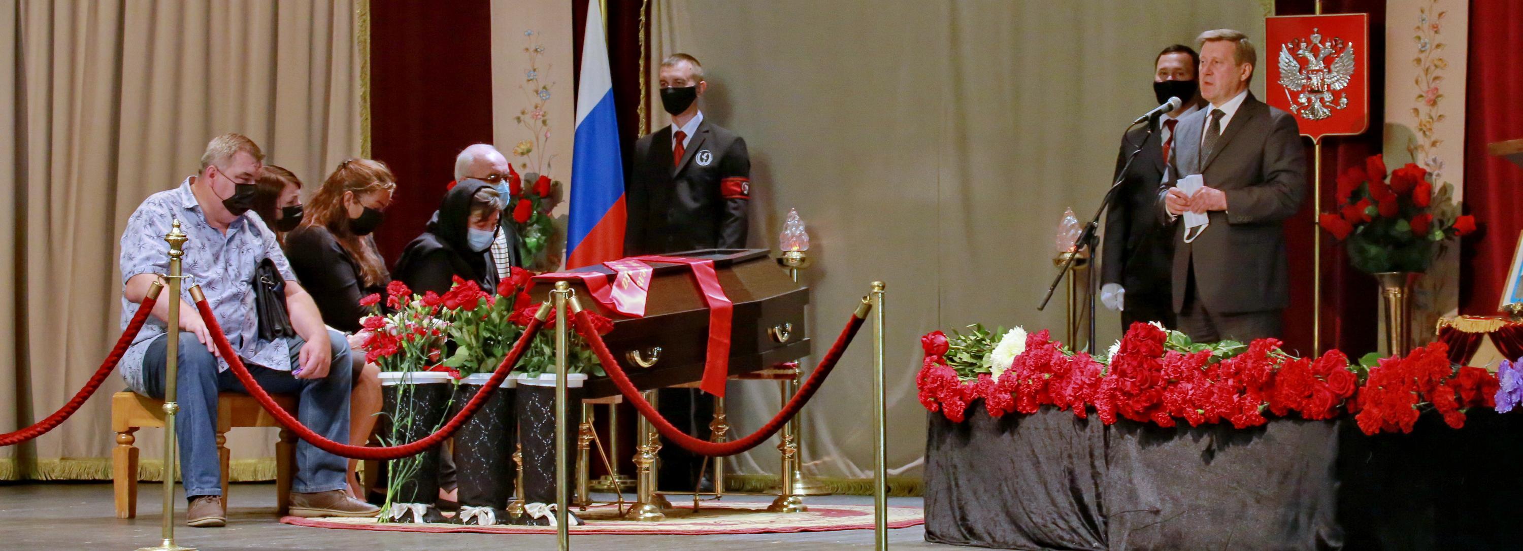 Город простился с патриархом новосибирской политики Владимиром Боковым