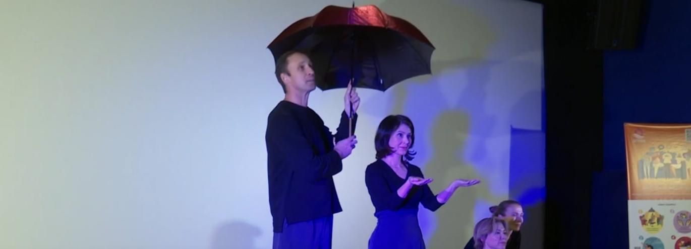 Истории ВИЧ-инфицированных рассказали со сцены в Новосибирске