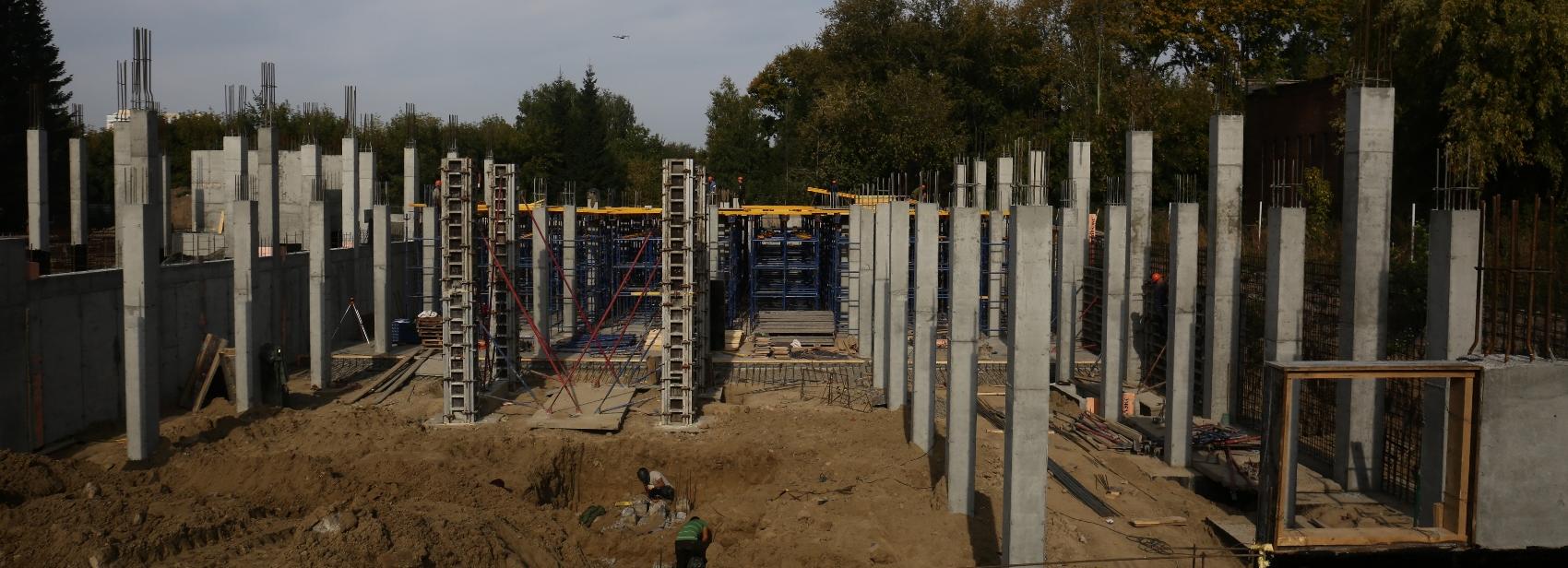 200 дополнительных свай вбили для бассейна СКА в Новосибирске
