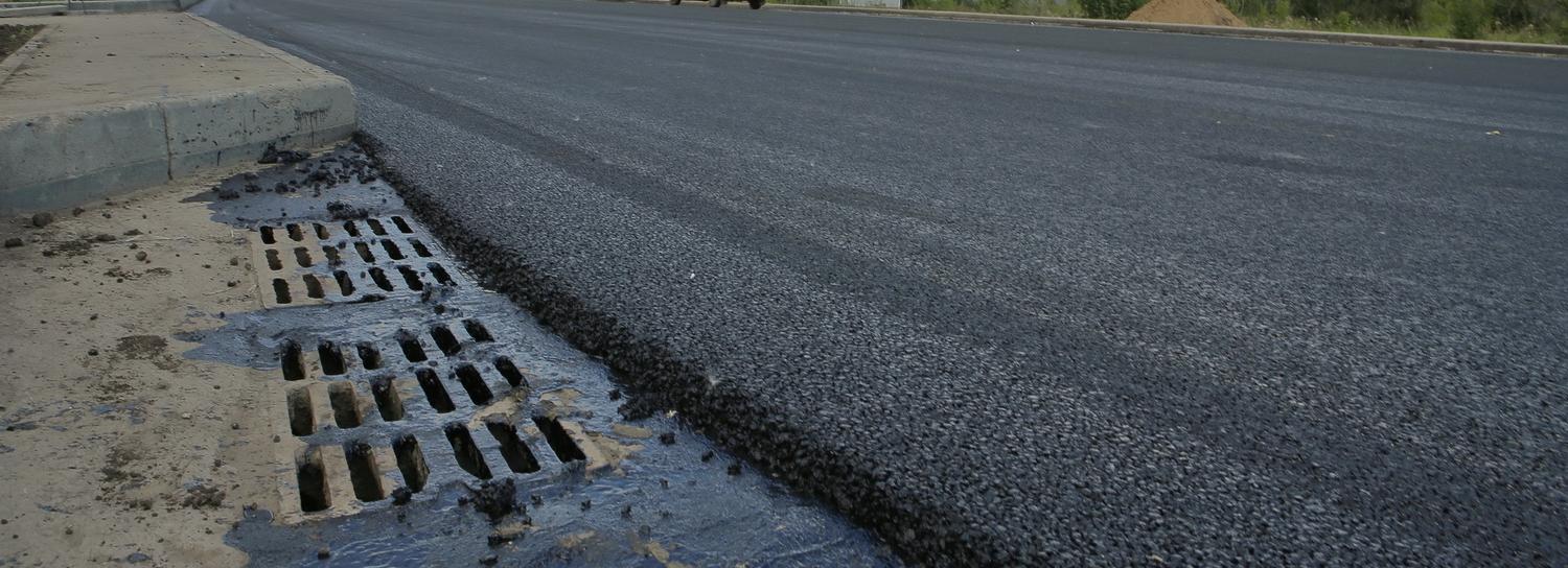 Больше половины дождеприёмников вскрыли в Новосибирске