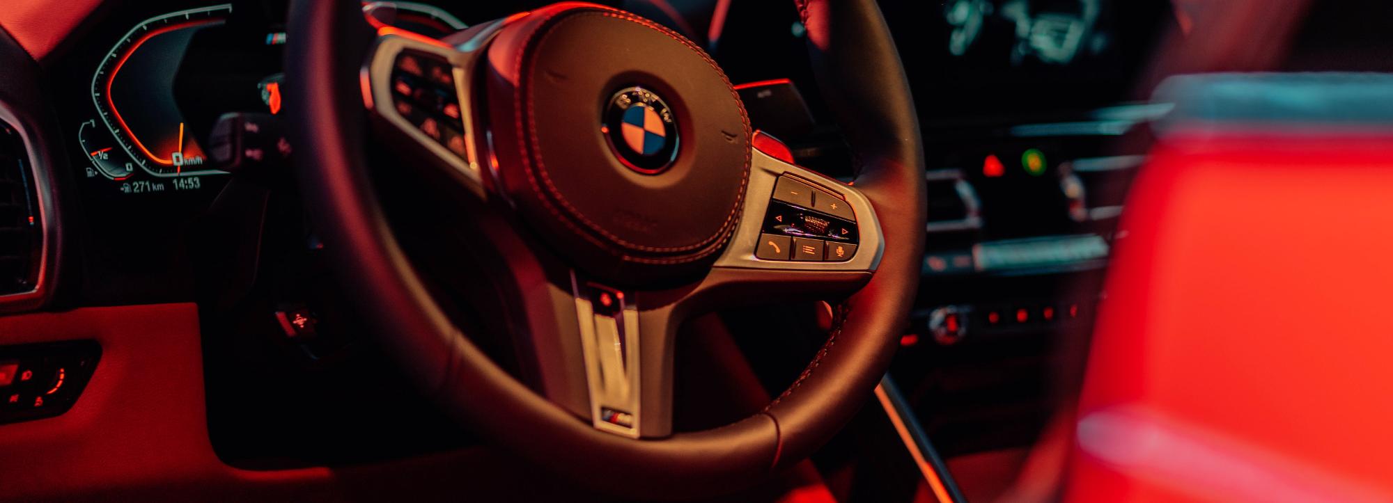 Пристав притворился покупателем ради ареста BMW 118i в Новосибирске