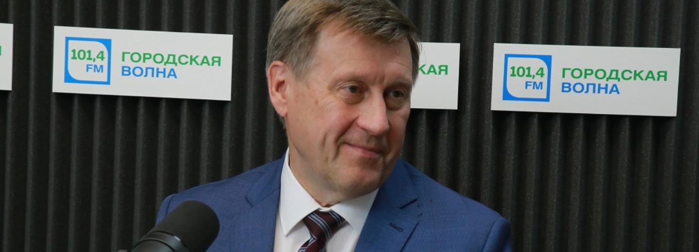 О студенчестве и службе в армии: интервью мэра Локтя на Горволне