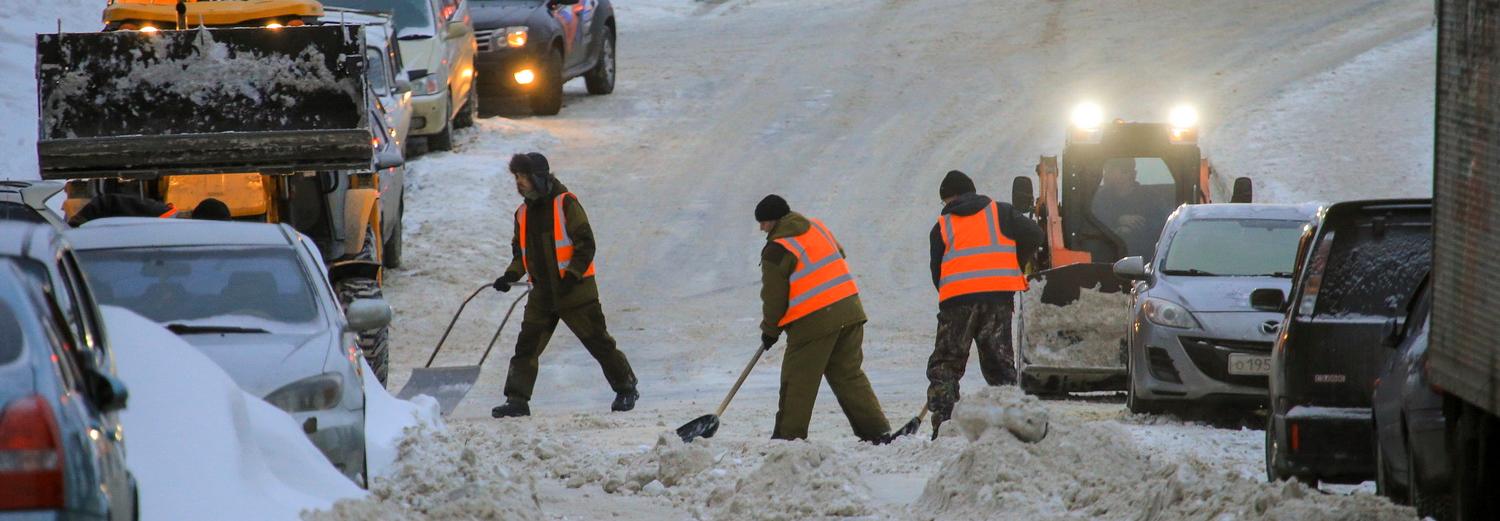 Убирайте машины: с каких улиц сегодня вывозят снег
