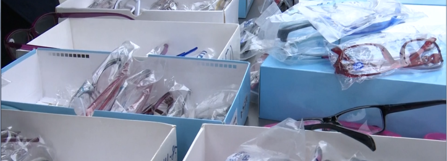 Опасные для зрения очки изъяли у уличных торговцев в Новосибирске