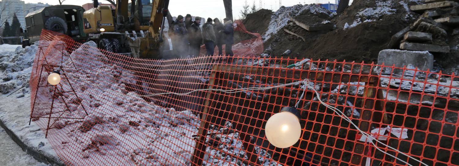 Улицу Фрунзе в районе НГУЭиУ раскопали до 19 декабря