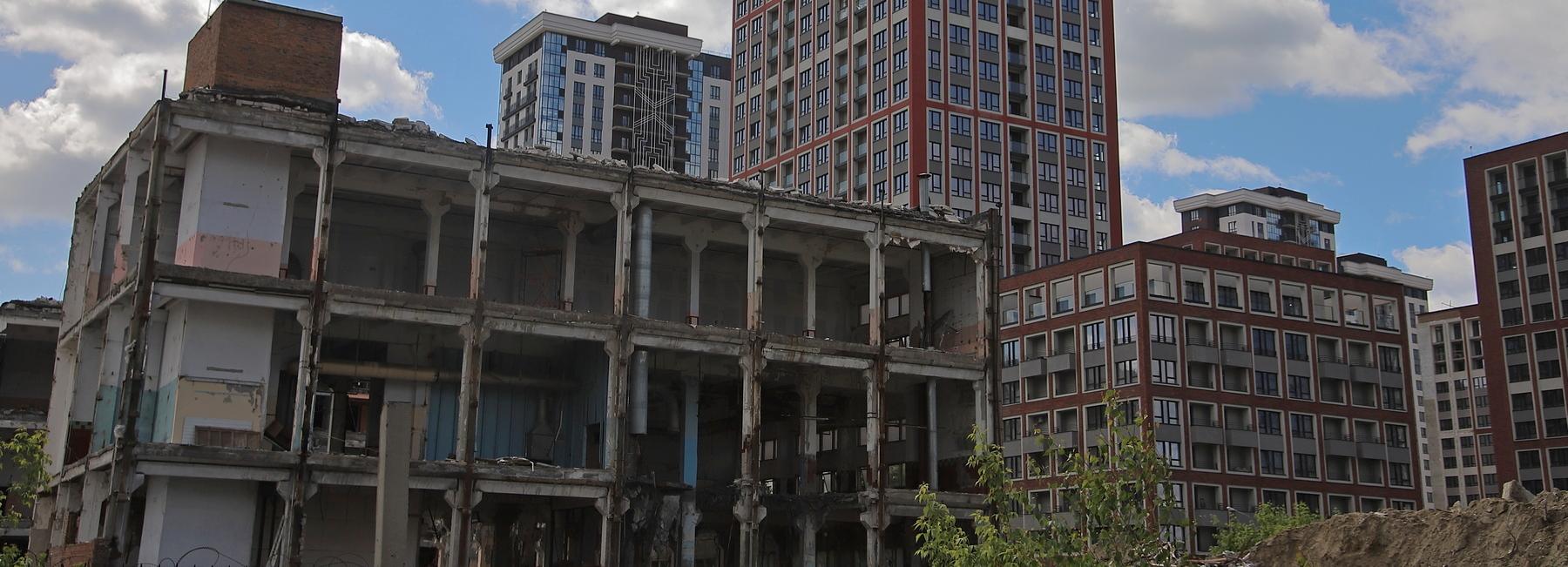 Последний корпус жиркомбината сносят в центре Новосибирска