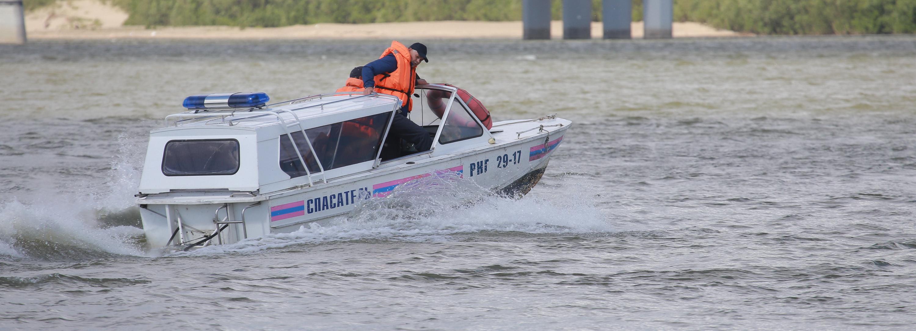 Заполонивших пляжи новосибирцев не пугает грязная вода Обского моря
